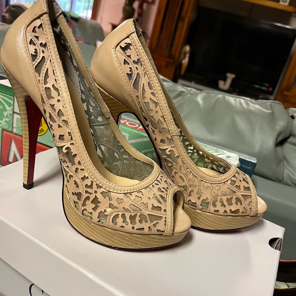 Red bottom heels - Picture 5 of 7